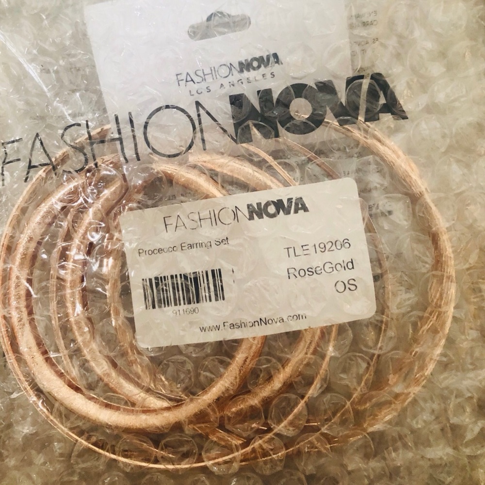 š„Fashion Nova Rose Gold Hoop Earrings Set - Picture 3 of 3